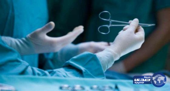 فريق طبي ينجح في استبدال صمامين لستيني في مركز القلب بعرعر