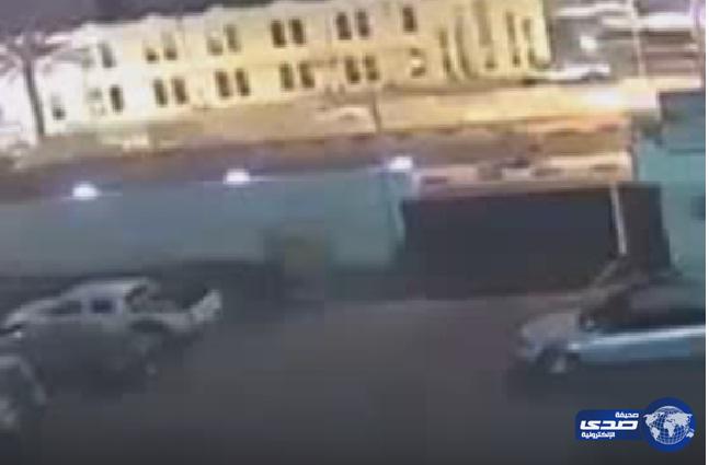 لأول مرة &#8221; الداخلية&#8221; تبث فيديو لحظة هجوم إرهابيي النمر على شرطة القطيف