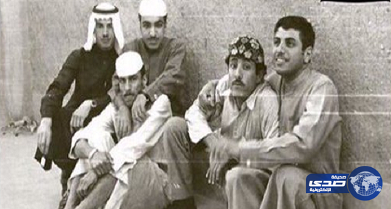 الرياض : عائلة تلتقط صورتين فى ذات المكان الفارق بينهما 45 عام