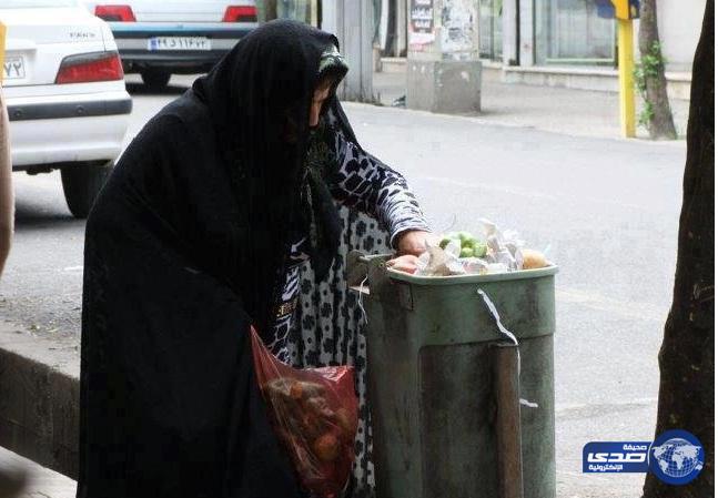 مليونا سيدة إيرانية يدقهن الفقر وينتظرن الإعانات الخيرية