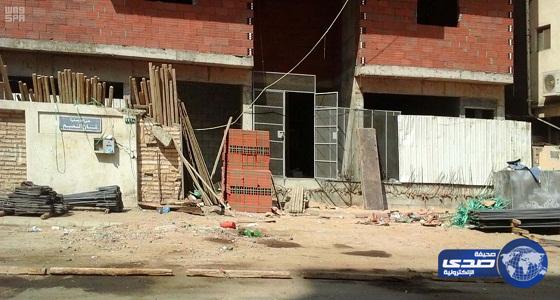 بلدية المعابدة بمكة توقف عدد من المباني غير المصرحة