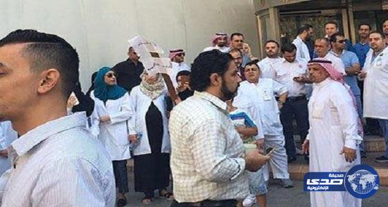 إضراب كادر طبي بأحد المستشفيات الخاصه بمنطقة الباحه بسبب تأخر رواتبهم ٥ أشهور