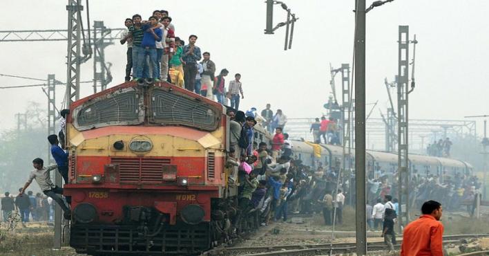 الهند.. عصابة مسلحة تهاجم قطارات وتسرق الركاب