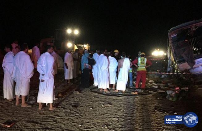 انقلاب حافلة معتمرين على طريق مكة – الساحل وإصابة 58 شخصًا