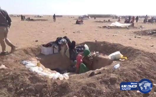 بالفيديو.. عراقيون هاربون من الموصل يبيتون في حفر اتقاءً للبرد