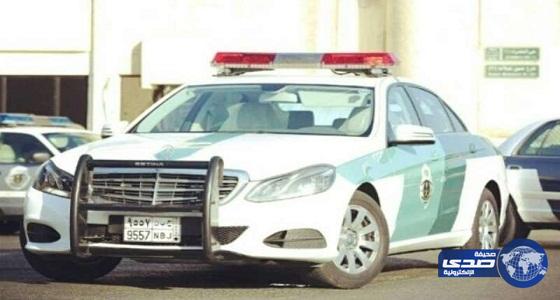 شرطة مكة توقف سائق بالقوة الجبرية بعد مراوغة وصدم دورية مرور