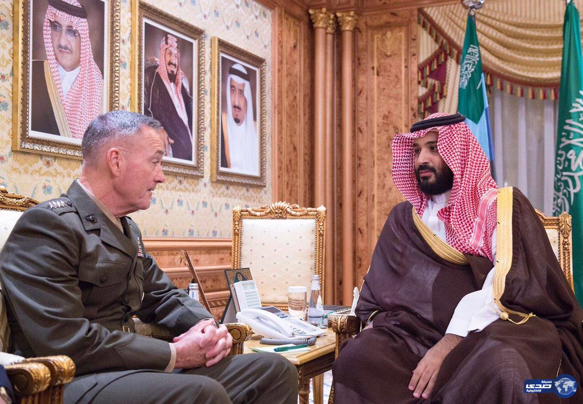 سمو ولي ولي العهد يقلد رئيس هيئة الأركان الأمريكية وسام الملك عبدالعزيز