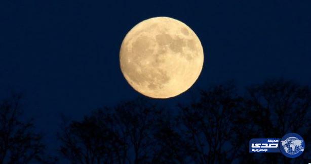 الأرصاد: “القمر العملاق” ظاهرةٌ فلكية لا ظواهر جوية ناتجة عنه