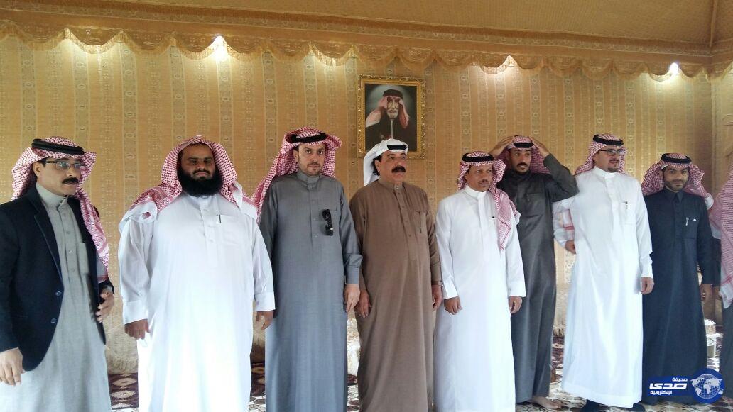 رئيس بلدية رفحاء وأعضاء المجلس البلدي يزورون قرية إبن عجل