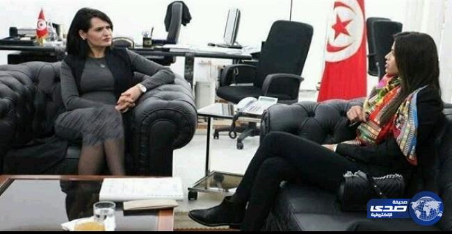 تعديل فستان وزيرة الرياضة التونسية بالفوتوشوب بسبب قصره الزائد عن الحد