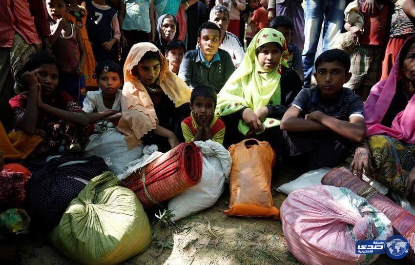 فرار مئات من الروهينغا المسلمين إلى بنجلادش هرباً من العنف