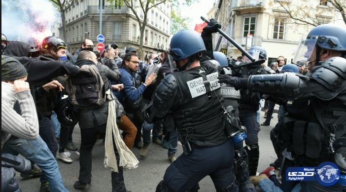 سجن شرطي فرنسي لاعتدائه على متظاهر