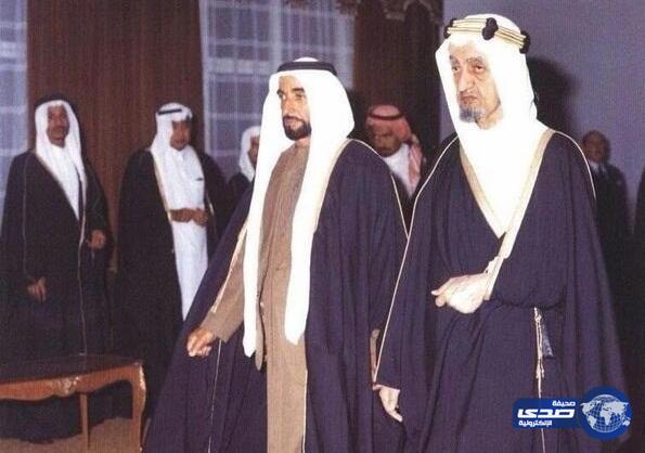 نشطاء يعيدون نشر  صورة نادرة للملك فيصل والشيخ زايد آل نهيان