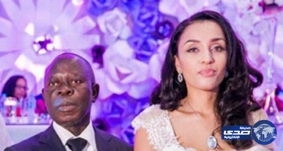 بالصور.. قصة زواج حاكم ولاية نيجيرية بمضيفة إماراتية تصغره بـ 34 عامًا