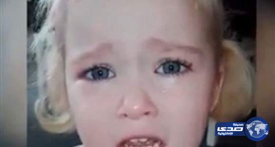 بالفيديو: انتهاء الأذان يبكي طفلة &#8230;هذه حكايتها! !
