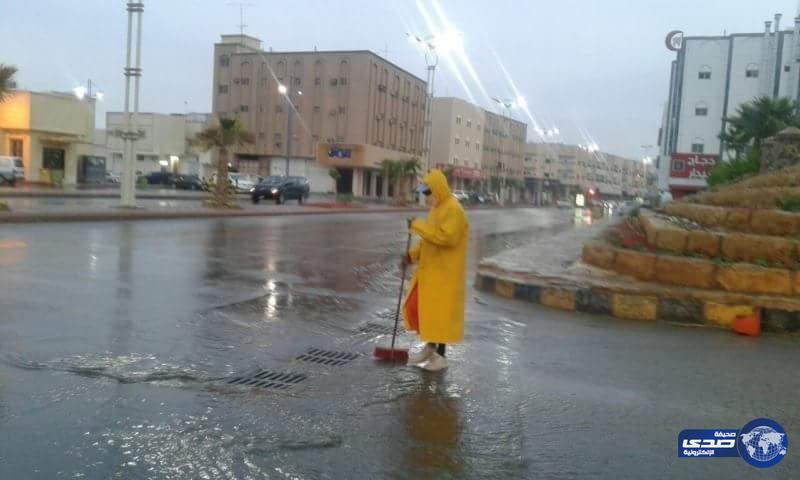 بالصور بلدية الخرج تكثف استعداداتها لتجهيز مناهل تصريف مياه الأمطار
