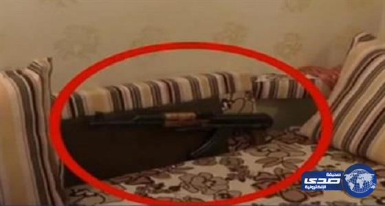 بالفيديو.. قوات الأمن تداهم منزل الإرهابي قاتل الشهيد &#8220;الرشيدي&#8221;