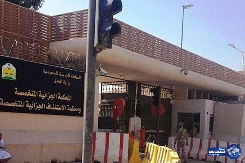 سجن 3 مواطنين 24 سنة لتبنيهم الفكر الضال وتهديد أحدهم لرجال الأمن بقطع رؤوسهم