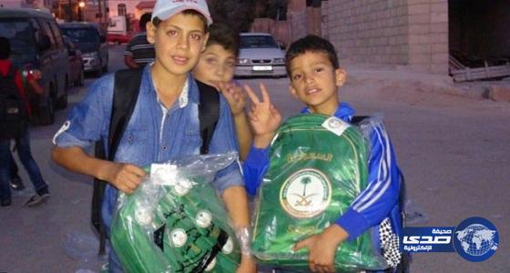 الحملة السعودية توزع 660 حقيبة مدرسية على الطلبة السوريين في الأردن