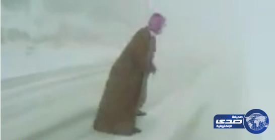 بالفيديو.. التزلج على الجليد على الطريقة السعودية