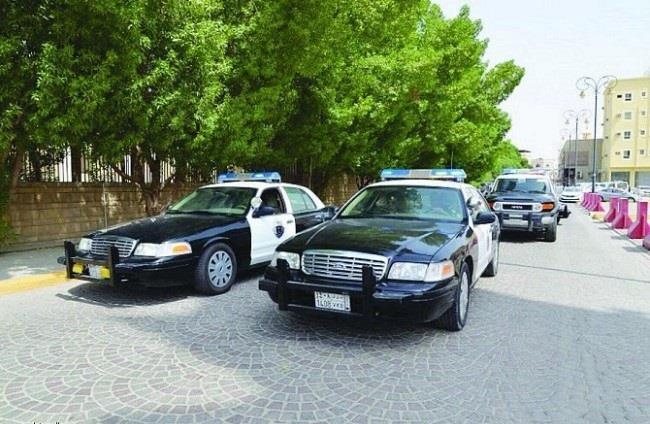 شرطة الرياض توقف 4 أشخاص تورطوا في سطو مسلح على المارة