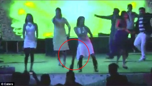 بالفيديو.. لحظة مقتل راقصة على المسرح في حفل زفاف بالهند