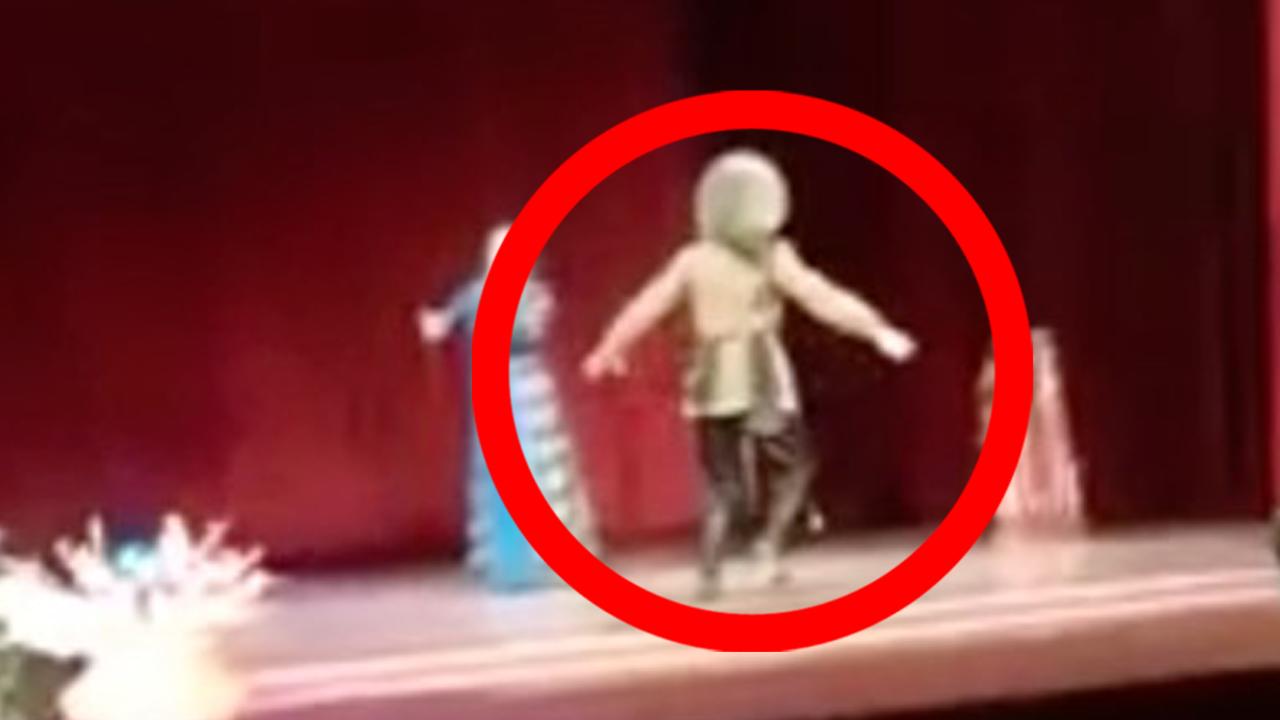 بالفيديو.. رد فعل صادم للجمهور لحظة وفاة «راقص» أثناء عرض على المسرح