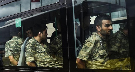 اليونان ترفض تسلم 3 عسكريين أتراك متهمين في محاولة الانقلاب لتركيا