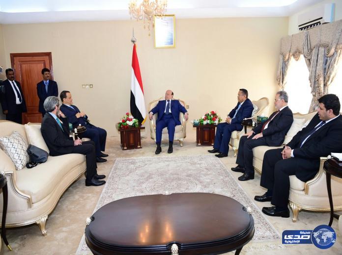الرئيس اليمني يستقبل ولد الشيخ ويسلمه رسالة تنفيذ الحكومة لخارطة الطريق