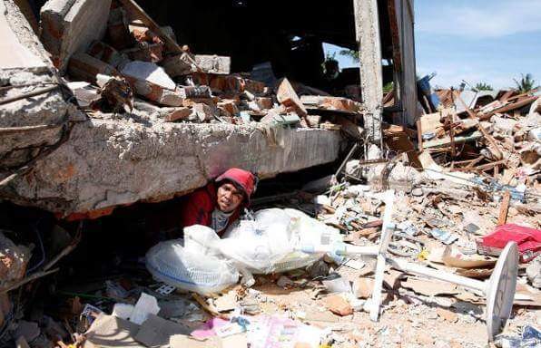 اندونيسيا تطلب دعما لمعالجة مئات الجرحى غداة الزلزال المدمر