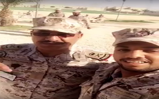 فيديو إنساني لقائد عسكري يستجيب لرغبة أحد جنوده