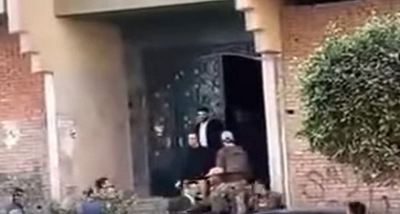 بالفيديو.. لحظة إلقاء قوات الأمن المصرية القبض على نجل محمد مرسي
