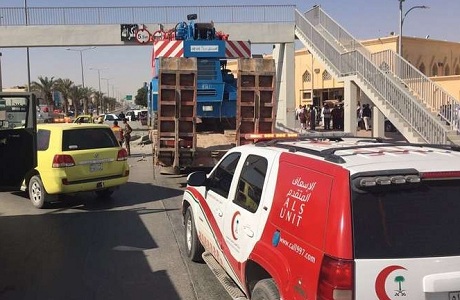 بالصور.. إزالة جسر المشاة بطريق بلال بن رباح في الرياض