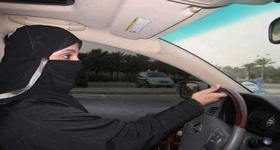 ضبط مواطنة أثناء قيادتها سيارة في جدة