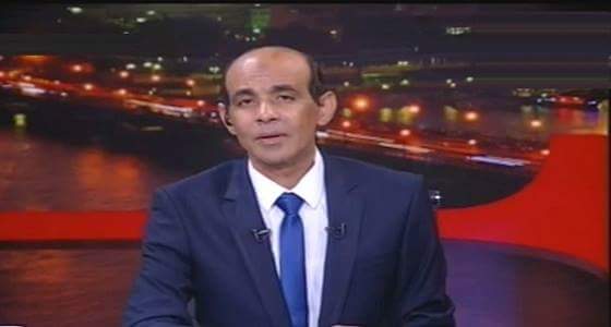 بالفيديو ..مذيع مصري يطرد ضيفه الملحد على الهواء