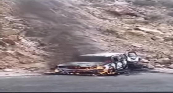 بالفيديو.. لحظة اشتغال النيران في سيارة بطريق عسير
