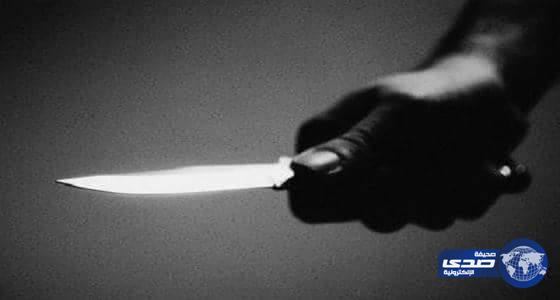 بالصورة ..اعتداء ملثمتين على طالبة بمدرسة ثانوية في مكة بـ«السكين»
