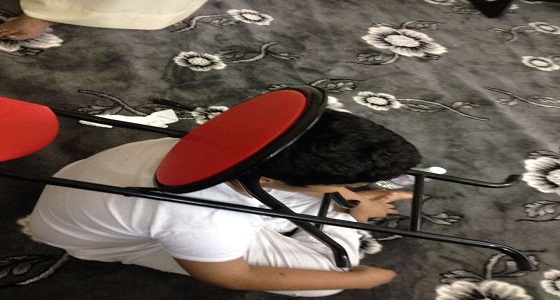 مدني بحرة ينقذ طفل علق رأسه داخل كرسي في المنزل