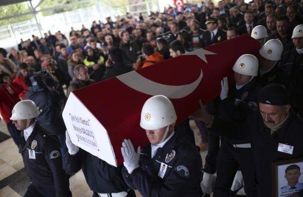 تركيا تعتقل 200 مسؤول في أكبر حزب مؤيد للأكراد