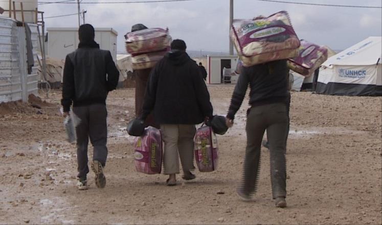 البرد يتسبب في وفاة طفلين سوريين في مخيم الركبان