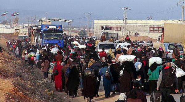 مقاتلون إيرانيون يحتجزون 1000 سوري فار من حلب