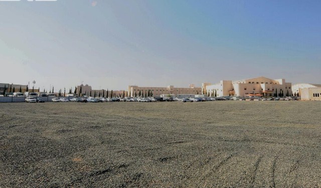 بالصور.. 500 موقف جديد لسيارات طلاب جامعة الطائف