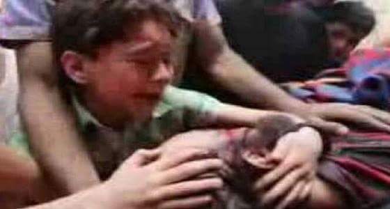 فيديو مأسوي .. طفل يودع والده ضحية قصف حلب باكيا :  &#8220;بابا لا تتركني.. يا الله صبرني&#8221;