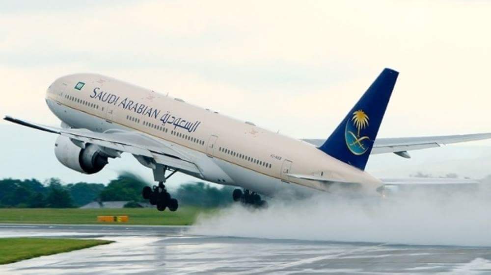 هبوط طائرة سعودية اضطرارياً في كراتشي بعد تعرض قائدها لعارض صحي