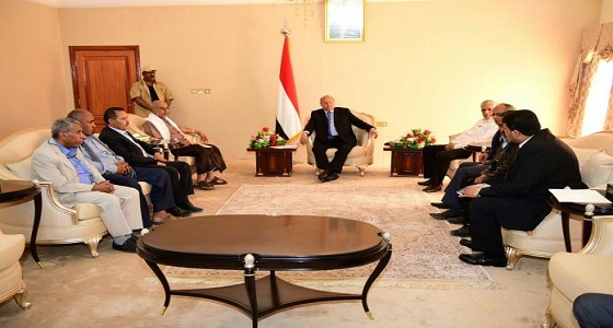 الرئيس اليمني يشيد بصمود المقاومة بتعز .. ويبشر بالانتصار على قوى الانقلاب