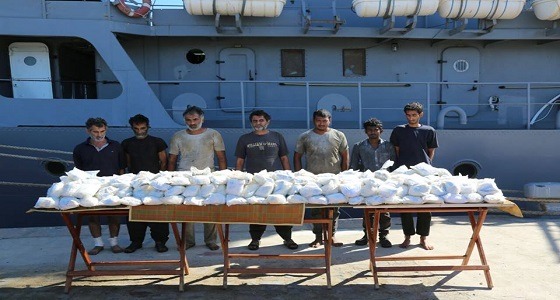 البحرية المصرية تحبط تهريب شحنة مخدرات على متن مركب &#8220;إيراني&#8221;