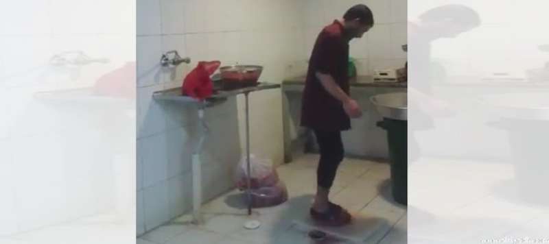 صاحب مطعم فيديو «دهس اللحمة»: «صوره العمال لاجباري على نقل كفالاتهم»