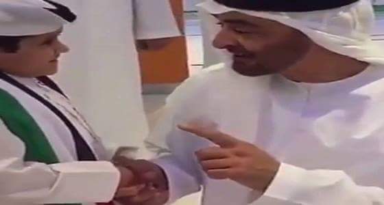 بالفيديو..تواضع الشيخ محمد بن زايد في التحدث مع طفل قطري