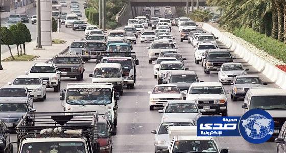 النقل توقع اتفاقا مع المرور يسمح بعمل المركبات الخاصة في نقل الركاب بأجر