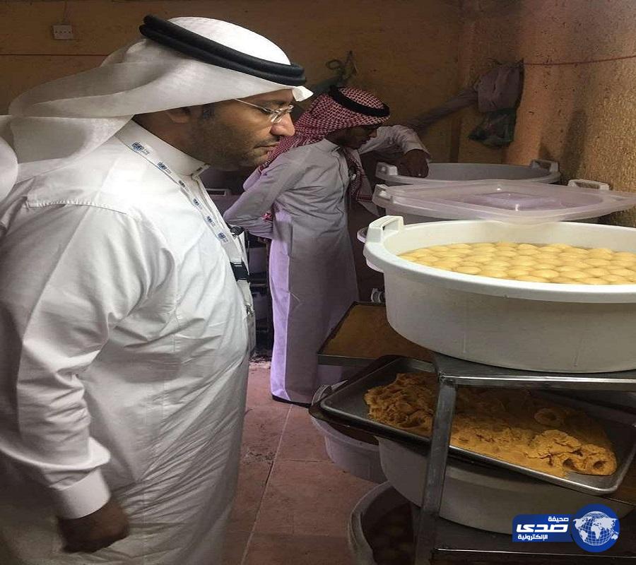 بالصور.. بلدية الجامعة تضبط حلويات ومعجنات فاسدة داخل منزلا بحي النزلة